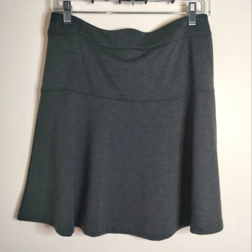 New York & Company (Size 4) Gray Stretch Back Hidden Zipper Flouncy Skirt